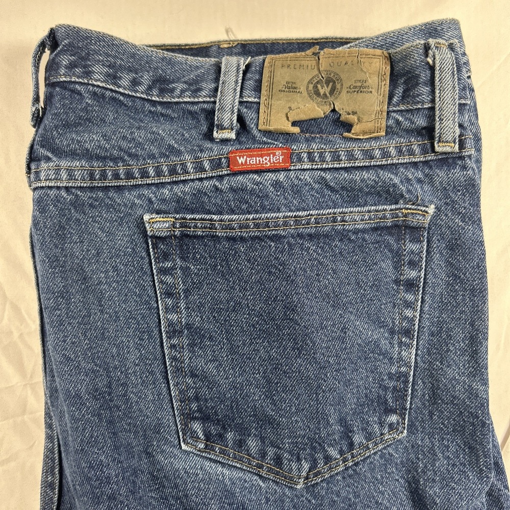Wrangler Jeans Mens 42x30 Blue Denim Relaxed Fit Straight Distressed 96501MR